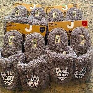 Dearfoams Dluxe Gray Skeleton Fuzzy Slide Slippers- New!